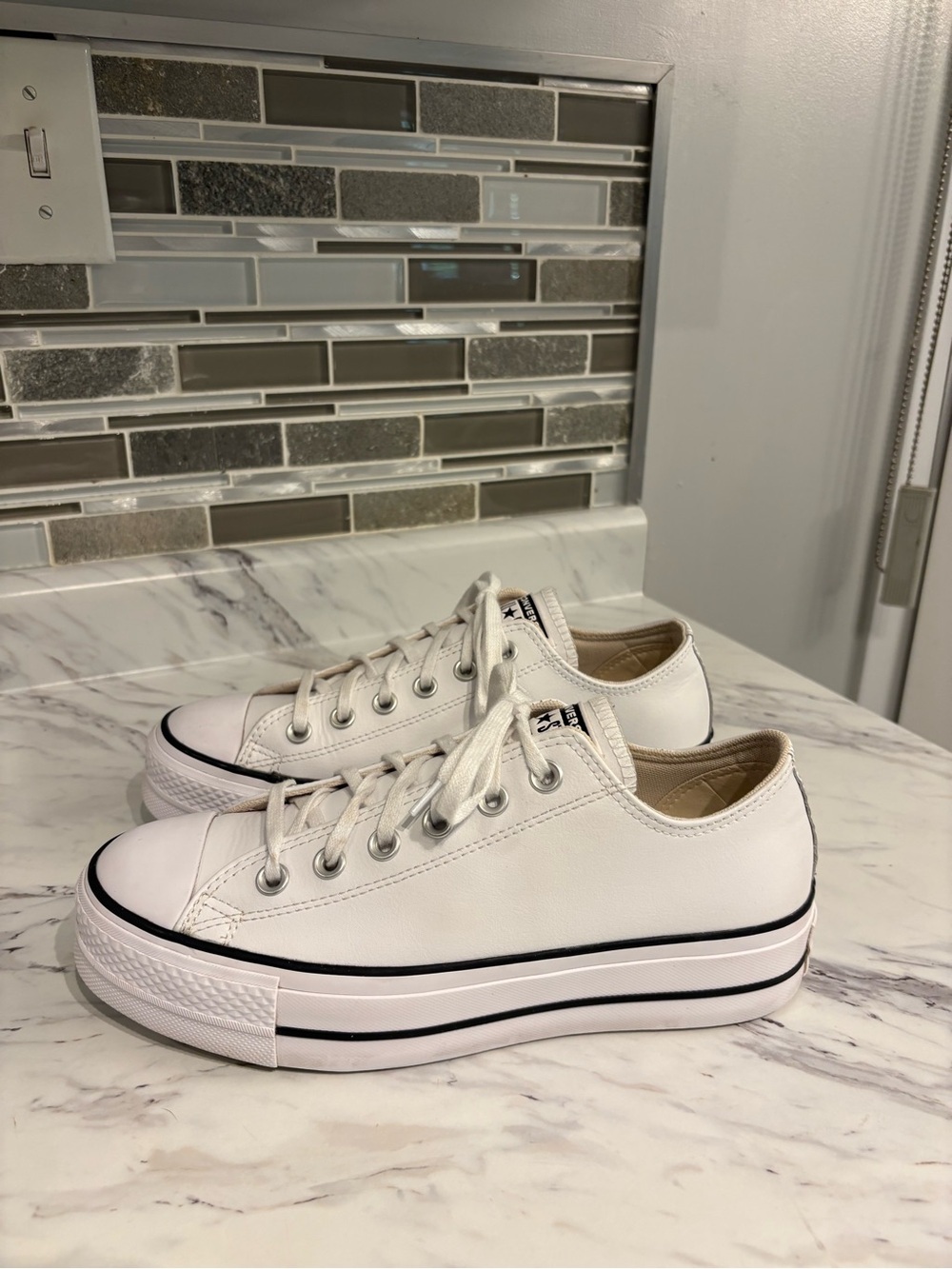 Converse leather platform sneaker Chuck Taylor All Star Lift size 8